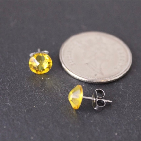 Light Topaz Crystal Stud Earrings - Picture 3 of 3
